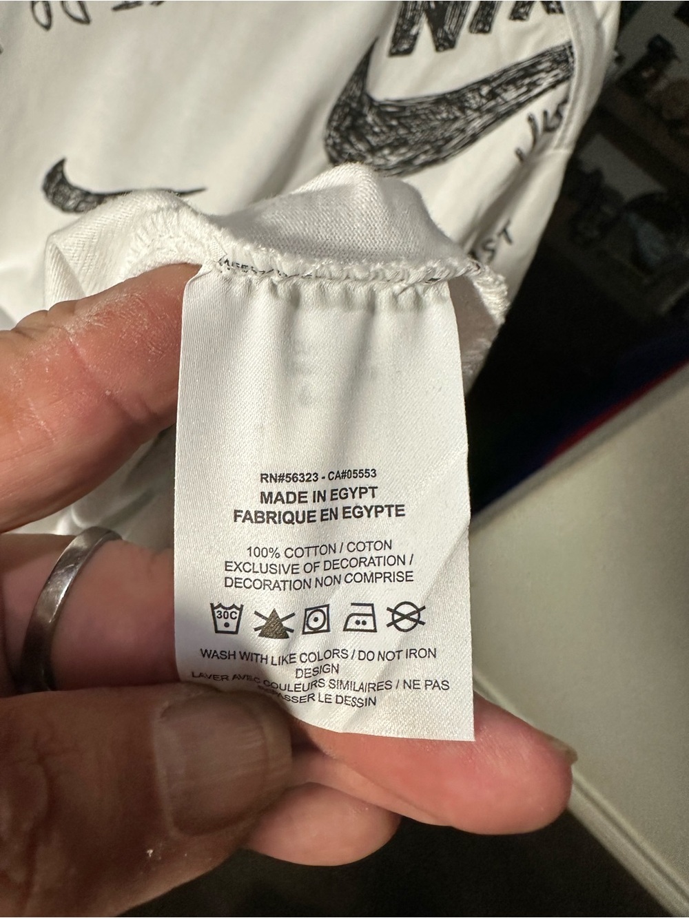 Nike Sportswear All-Over Print Just Do It T-Shirt White Black - Picture 6 of 6